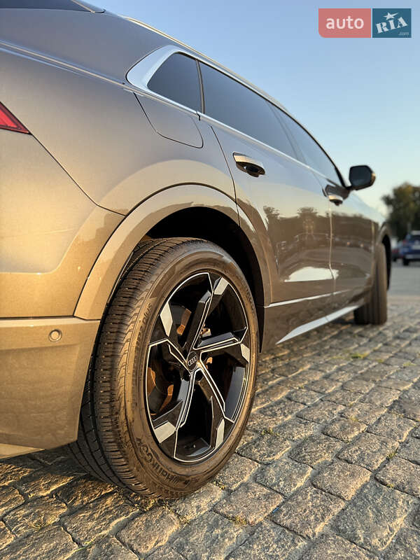 Внедорожник / Кроссовер Audi Q8 2019 в Харькове