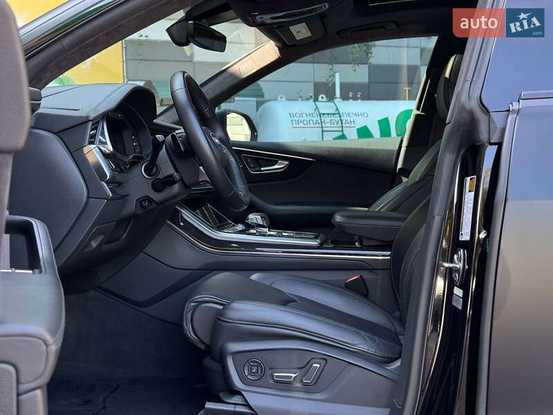 Позашляховик / Кросовер Audi Q8 2019 в Києві