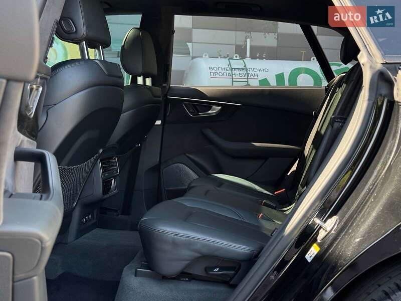 Позашляховик / Кросовер Audi Q8 2019 в Києві