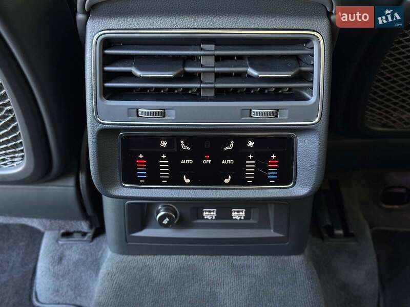 Позашляховик / Кросовер Audi Q8 2019 в Києві