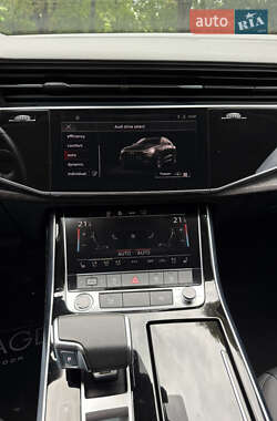 Внедорожник / Кроссовер Audi Q8 2020 в 