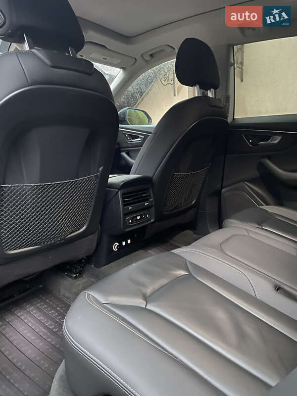 Внедорожник / Кроссовер Audi Q8 2018 в Тячеве