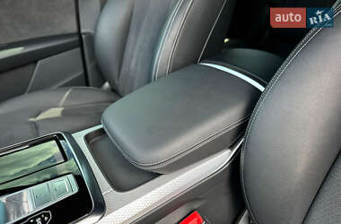 Внедорожник / Кроссовер Audi Q8 2024 в 