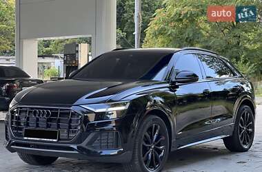 Внедорожник / Кроссовер Audi Q8 2021 в 