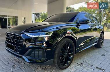 Внедорожник / Кроссовер Audi Q8 2021 в 