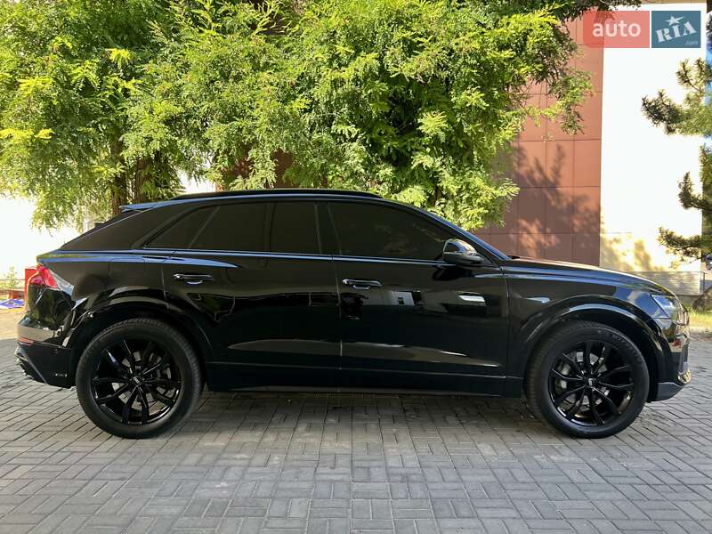 Внедорожник / Кроссовер Audi Q8 2021 в Днепре