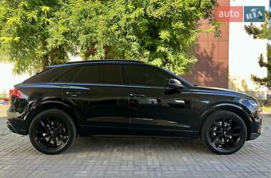 Внедорожник / Кроссовер Audi Q8 2021 в 