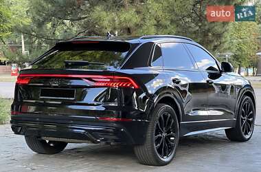 Внедорожник / Кроссовер Audi Q8 2021 в 