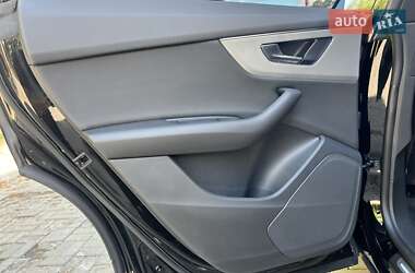 Внедорожник / Кроссовер Audi Q8 2021 в 