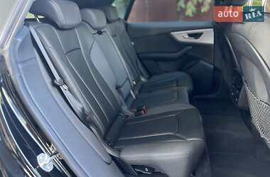 Внедорожник / Кроссовер Audi Q8 2021 в 