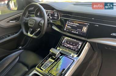 Внедорожник / Кроссовер Audi Q8 2021 в 