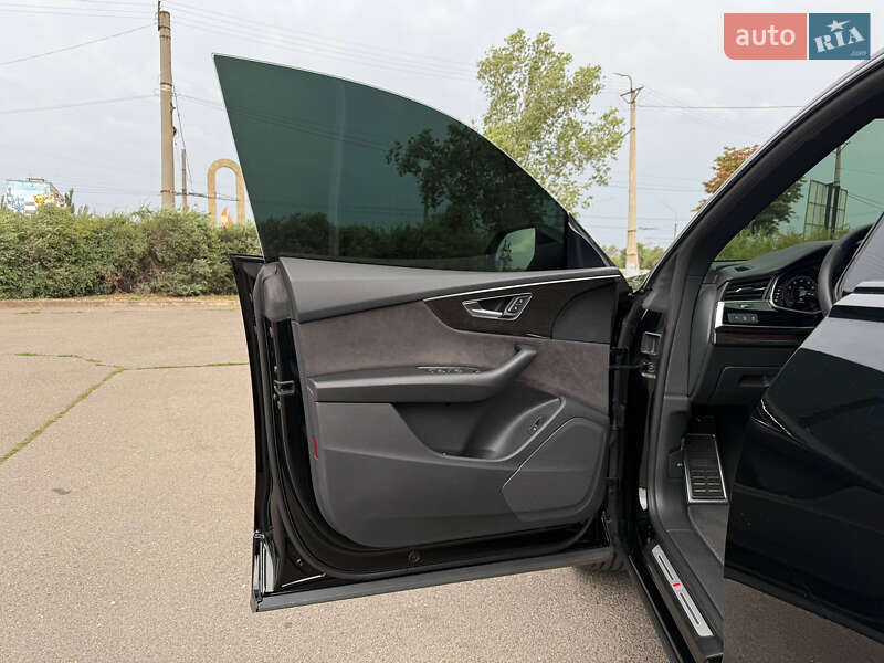 Позашляховик / Кросовер Audi Q8 2019 в Кривому Розі