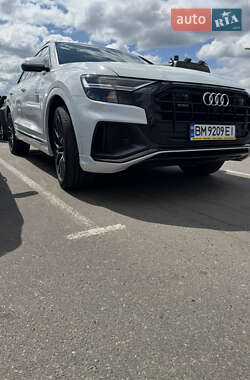 Позашляховик / Кросовер Audi Q8 2020 в 