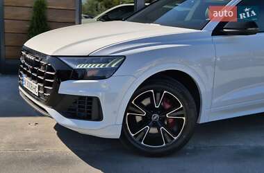 Внедорожник / Кроссовер Audi Q8 2021 в 