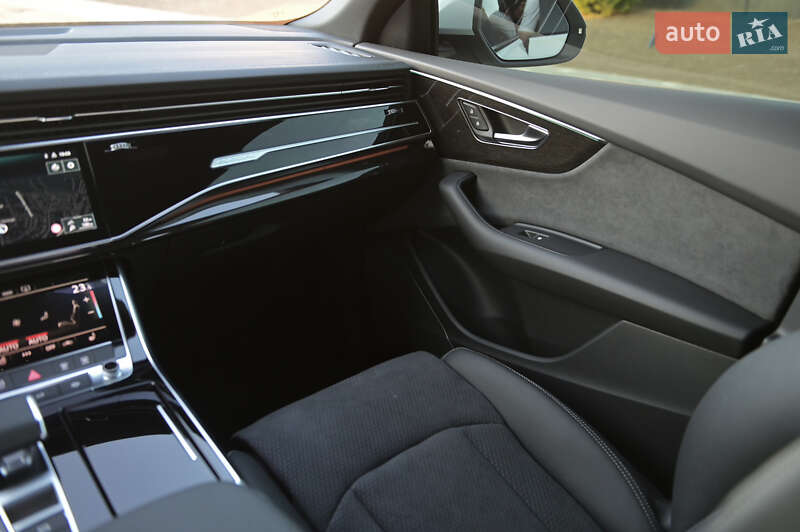 Позашляховик / Кросовер Audi Q8 2025 в Львові