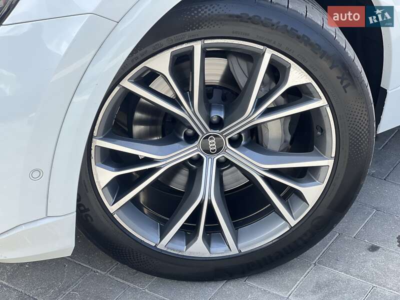 Внедорожник / Кроссовер Audi Q8 2023 в Ужгороде