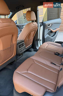 Внедорожник / Кроссовер Audi Q8 2021 в 