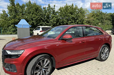 Позашляховик / Кросовер Audi Q8 2020 в 