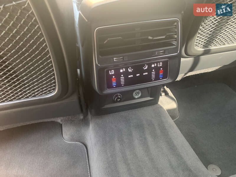 Внедорожник / Кроссовер Audi Q8 2018 в Дрогобыче