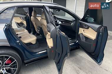 Внедорожник / Кроссовер Audi Q8 2018 в 