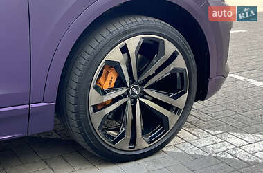Внедорожник / Кроссовер Audi Q8 2021 в 