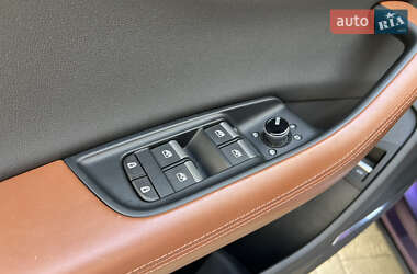 Внедорожник / Кроссовер Audi Q8 2021 в 