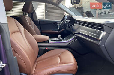 Внедорожник / Кроссовер Audi Q8 2021 в 