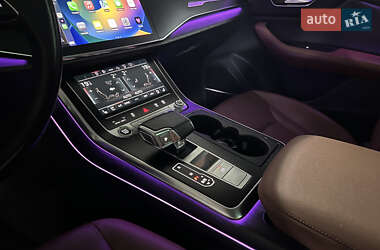 Внедорожник / Кроссовер Audi Q8 2021 в 