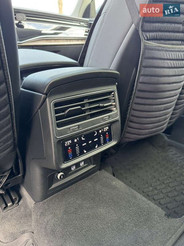 Внедорожник / Кроссовер Audi Q8 2020 в Львове