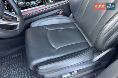 Позашляховик / Кросовер Audi Q8 2018 в 