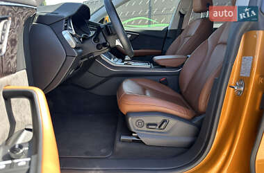 Позашляховик / Кросовер Audi Q8 2019 в 