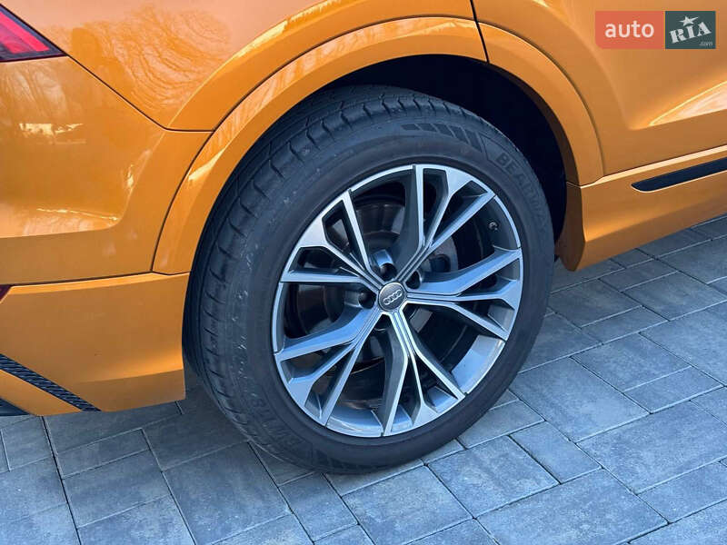Позашляховик / Кросовер Audi Q8 2019 в Луцьку