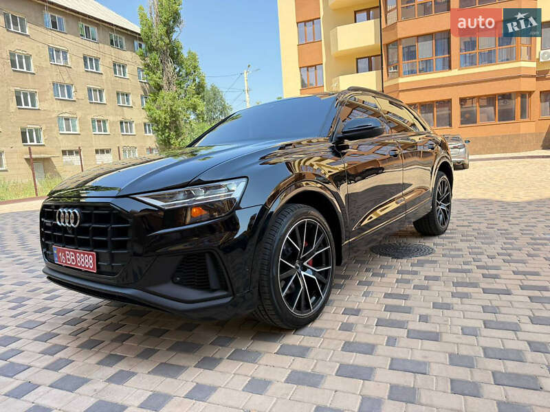 Внедорожник / Кроссовер Audi Q8 2019 в 