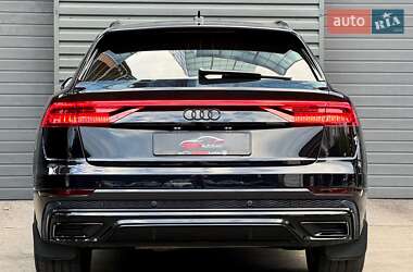 Позашляховик / Кросовер Audi Q8 2018 в 