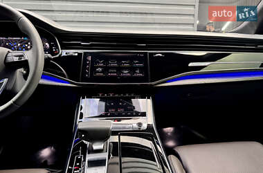 Позашляховик / Кросовер Audi Q8 2018 в 