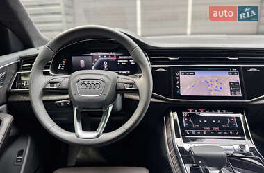Позашляховик / Кросовер Audi Q8 2018 в 