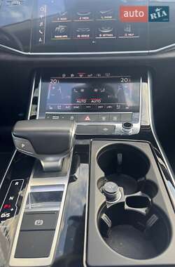 Внедорожник / Кроссовер Audi Q8 2018 в 