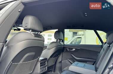 Внедорожник / Кроссовер Audi Q8 2021 в 