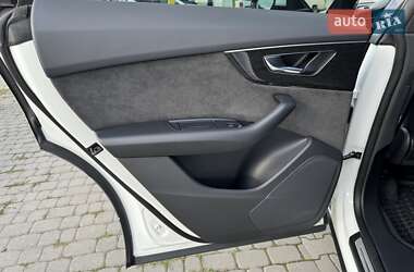 Внедорожник / Кроссовер Audi Q8 2021 в 