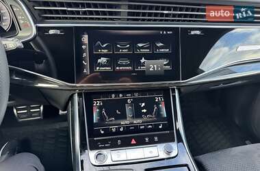 Внедорожник / Кроссовер Audi Q8 2021 в 