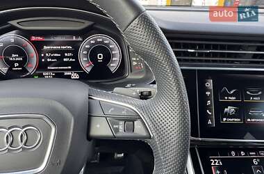 Внедорожник / Кроссовер Audi Q8 2021 в 