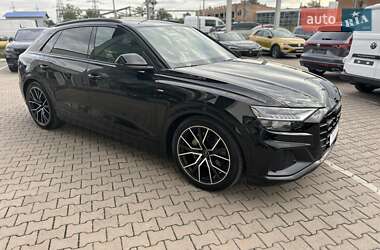 Внедорожник / Кроссовер Audi Q8 2023 в 