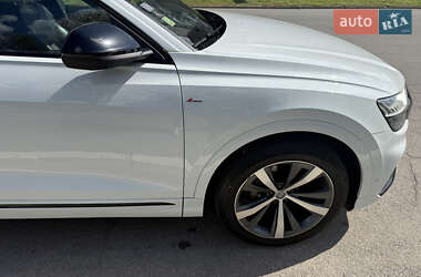 Внедорожник / Кроссовер Audi Q8 2019 в 