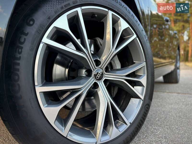 Внедорожник / Кроссовер Audi Q8 2023 в Киеве