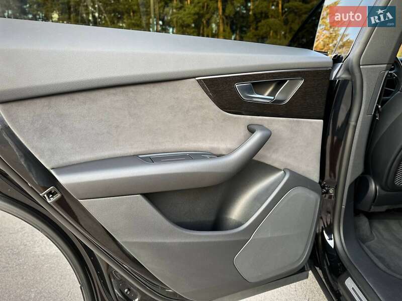 Внедорожник / Кроссовер Audi Q8 2023 в Киеве