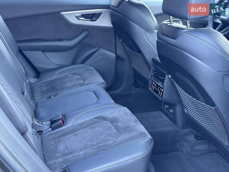 Внедорожник / Кроссовер Audi Q8 2019 в Киеве