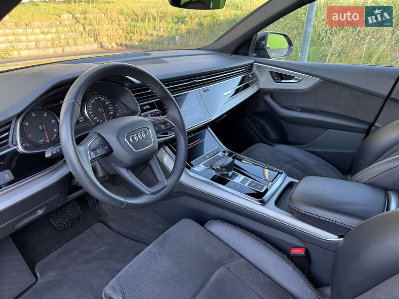 Внедорожник / Кроссовер Audi Q8 2019 в Киеве