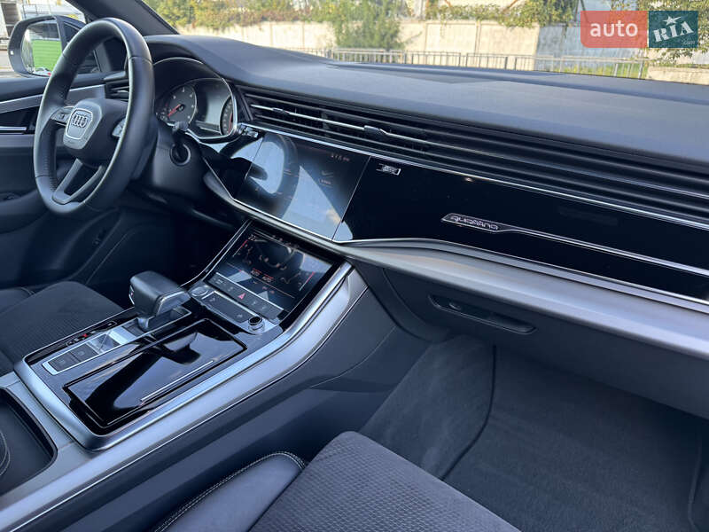 Внедорожник / Кроссовер Audi Q8 2019 в Киеве