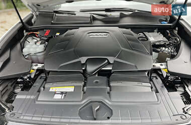 Позашляховик / Кросовер Audi Q8 2019 в 