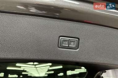 Внедорожник / Кроссовер Audi Q8 2020 в 